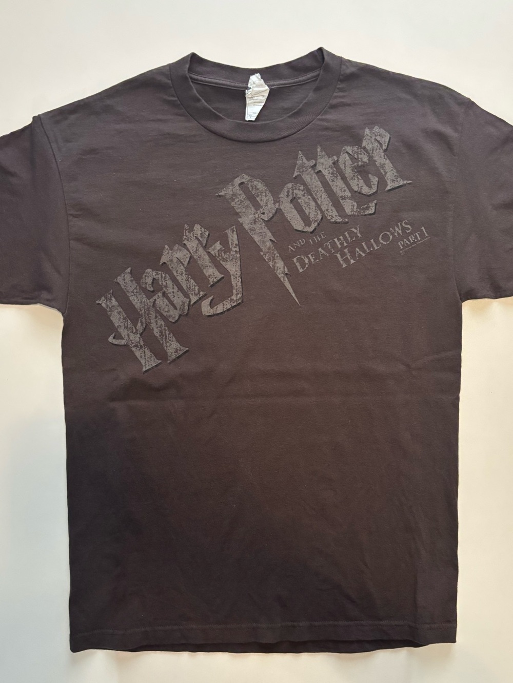 2000s Harry Potter and the deathly hallows part 1 Warner bros brown movie shirt